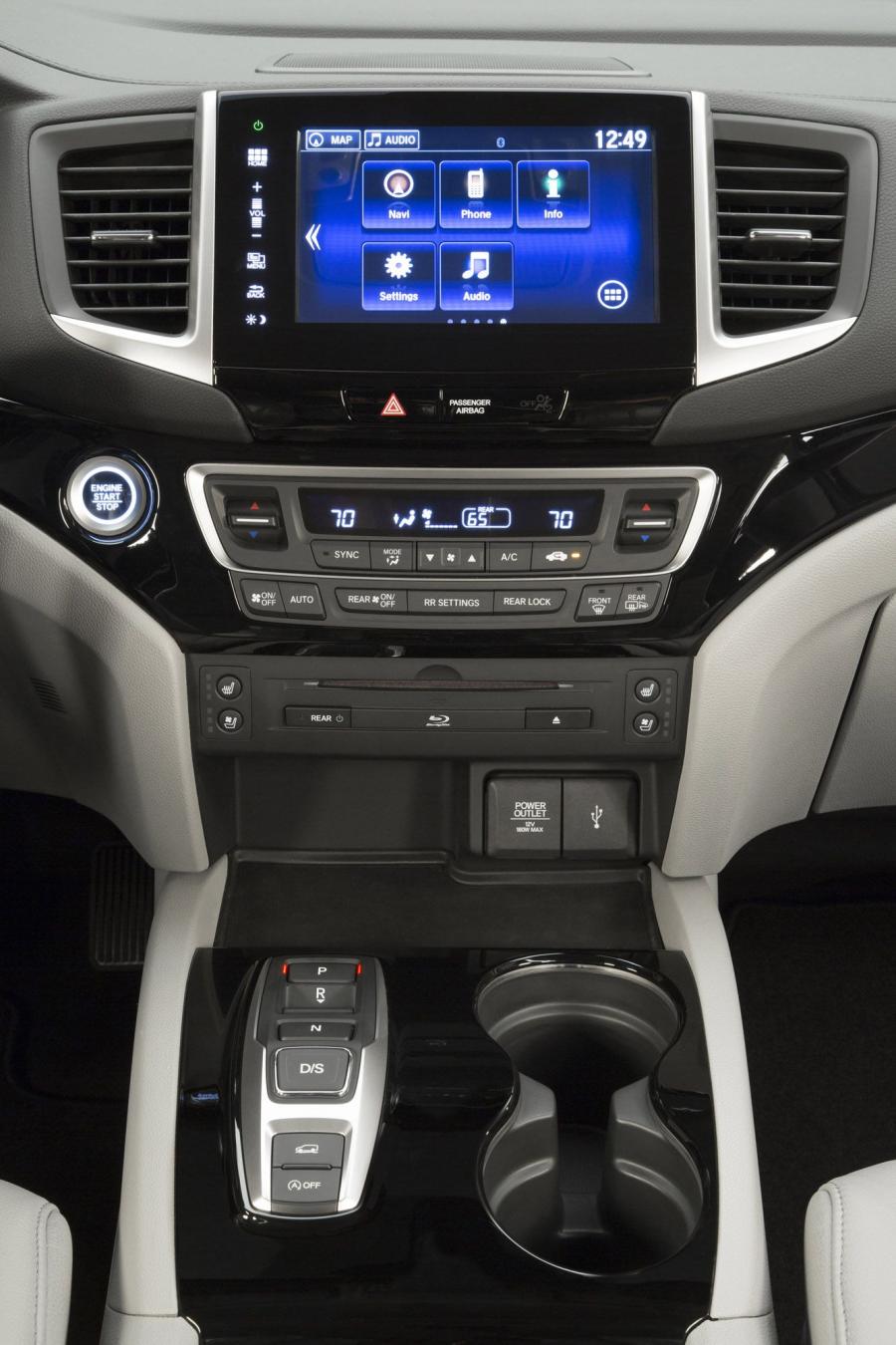 Детали интерьера Honda Pilot 2015 года  (фото 89 из 107)
